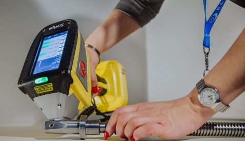 Elemental composition test with an XRF spectrometer